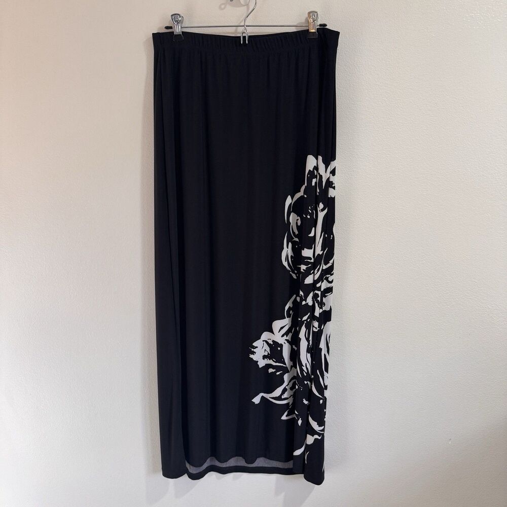 Chico's Maxi Skirt 1 / M Black White Floral Pull On Stretch Knit Boho Artsy